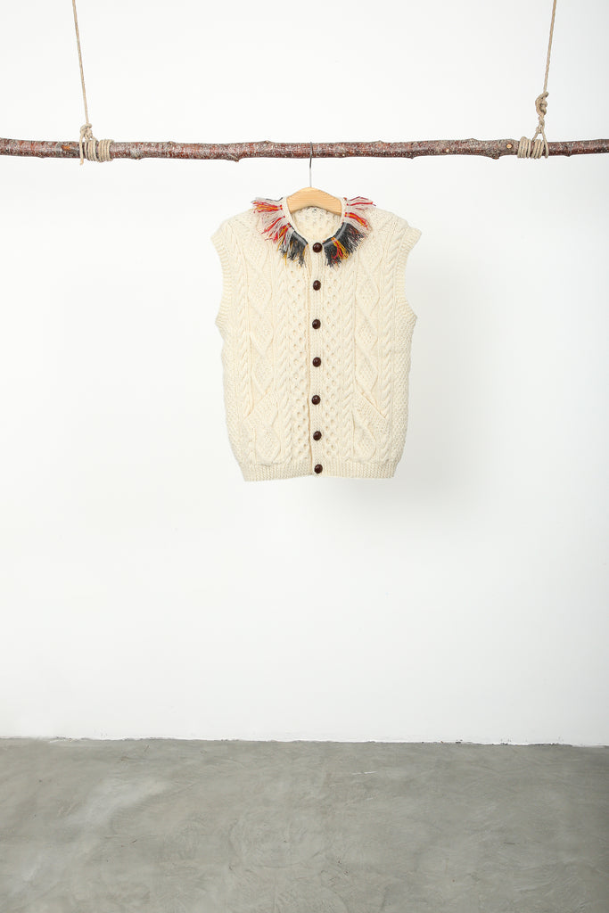 Wool sleeveless neck tasseled cardigan